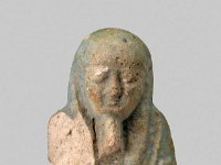 Aeg F 97  Aeg F 97, Spätzeit, Oberteil eines Uschebti, Hellgrüne Fayence, H 3,0 cm, B 2,8 cm, T 1,8 cm : Bestandskatalog Ägypten, Museumsfoto: Claus Cordes